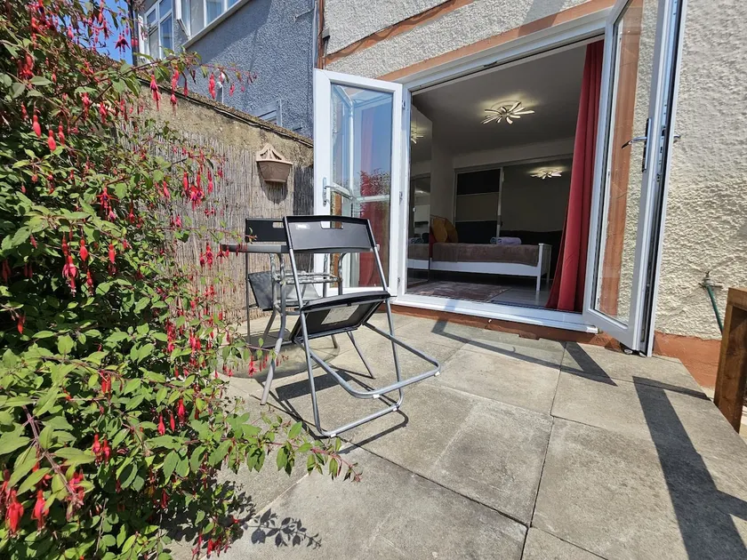 Fantastic 4 Apartments - Image 1