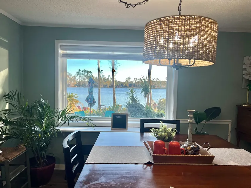 Lakefront Apartment ~Charlottes Lake Escape ~ - Image 1