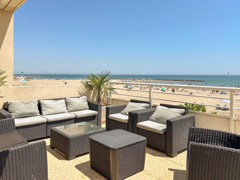Fisherman's house: on the beach - Image 1