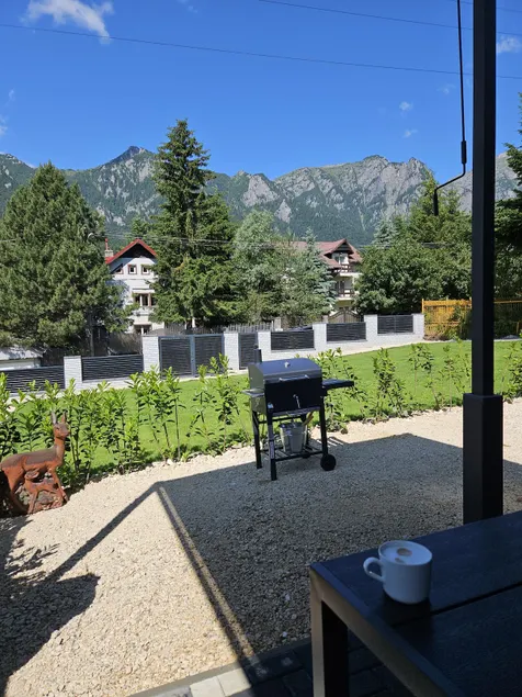 Panoramic Mountain Nest - Private Garden & BBQ - Image 1