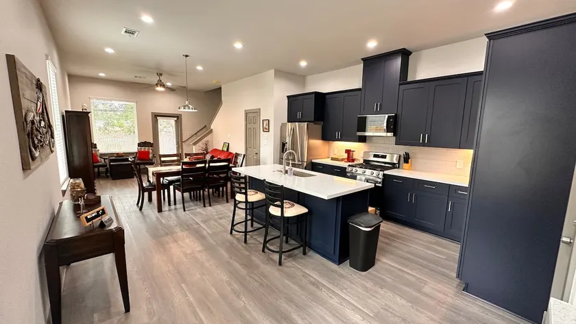 Astonishing Cozy Pet Friendly-City Center w/Yard - Image 1