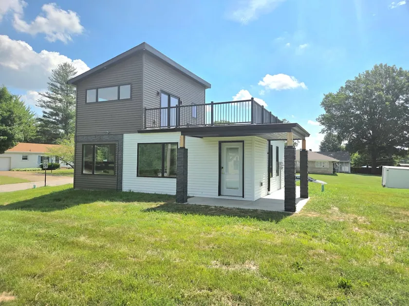 Modern Tiny Home off Oakhill - Image 1