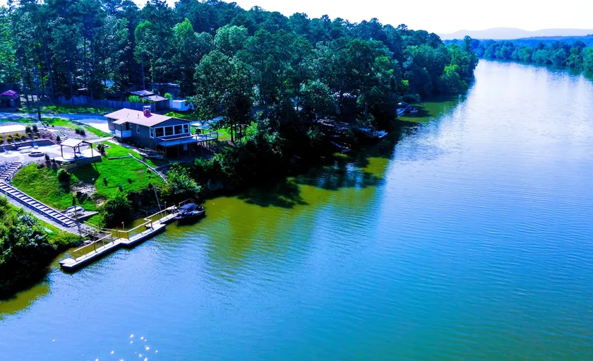 Tranquil Waters: 2Bd/2Ba Waterfront Retreat - Image 1