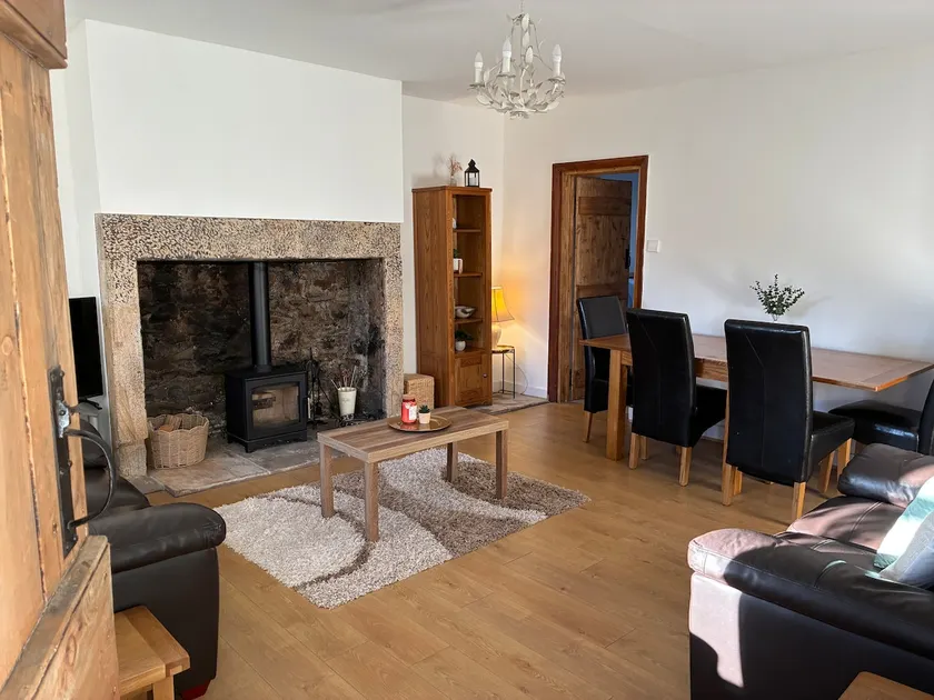 Valleyview Cottage Cosy Rustic Home Log Burner - Image 1