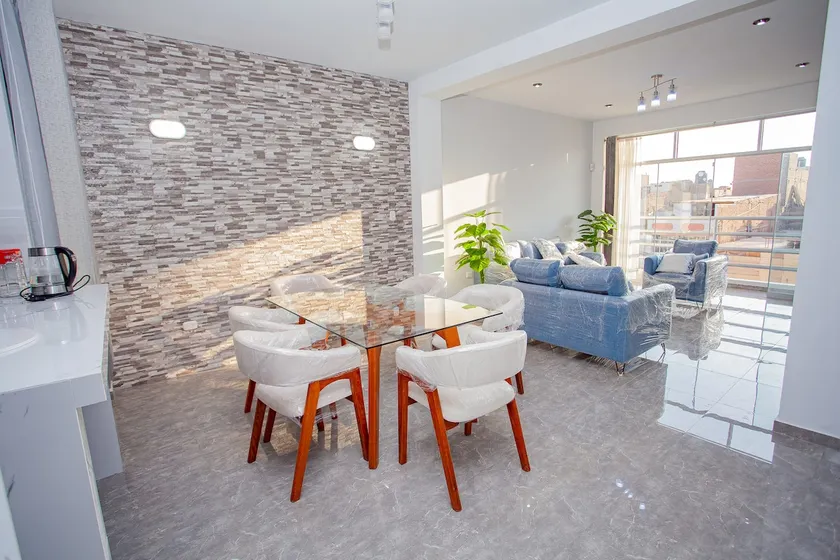 Spacious and modern apartment in Urb Latina - Image 1