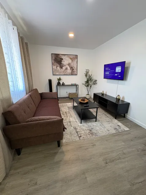 Delightful 1BR Apt in Sycamore - Image 1