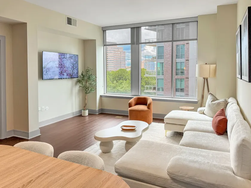 Sunlit 1BR |Tyson High-Rise| Pool + Parking| Patio - Image 1