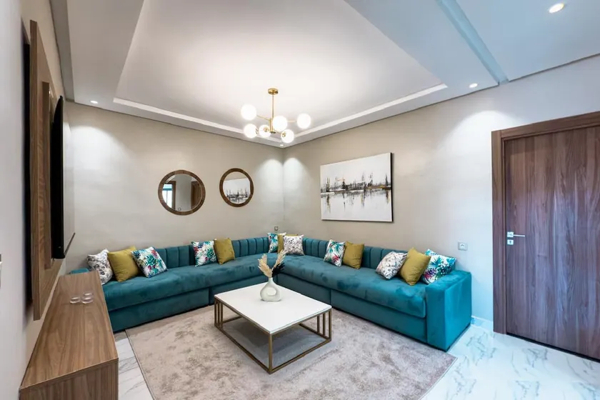 Panoramic Coastal Apartment with Elegant Comfort - Image 1