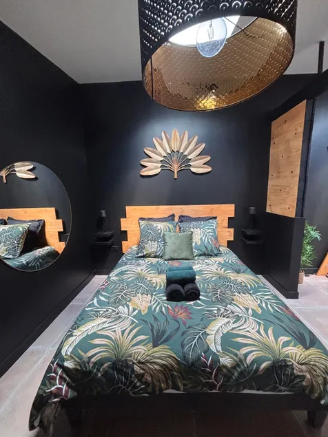 Romantic love room spa and garden 10 min Disney - Image 1