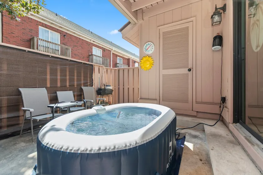 *3 Min walk to Beach*1.1 Miles to Airport* GSMC* - Image 1