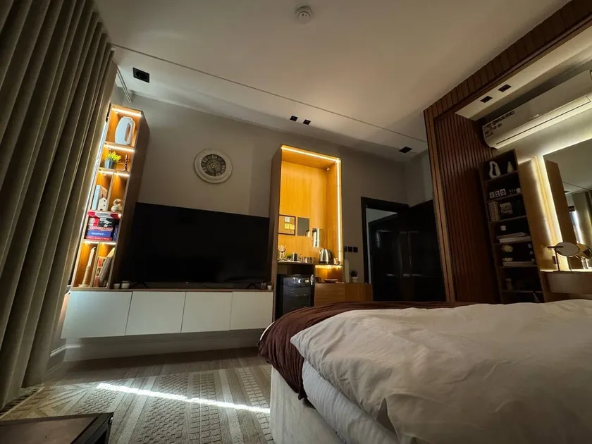 Hotel bed Near the airport - Image 1