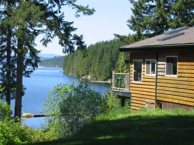 Cozy Lakefront Cabin - Image 1