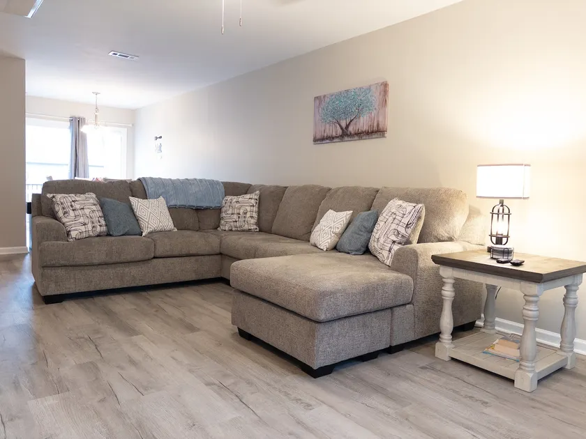 Convenient Charming Townhouse - Image 1