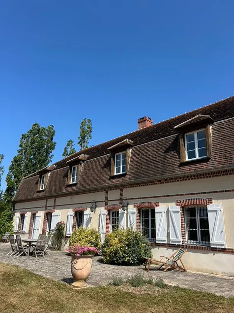 Large family home, between Dreux and Verneuil - Image 1