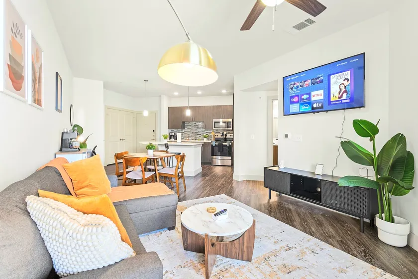 Spacious Suite w/ Resort Pool & Gym in Midtown - Image 1