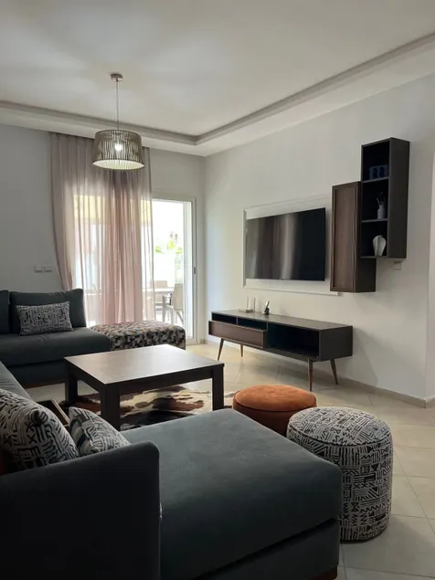 Modern Apartment with Balcony - Image 1
