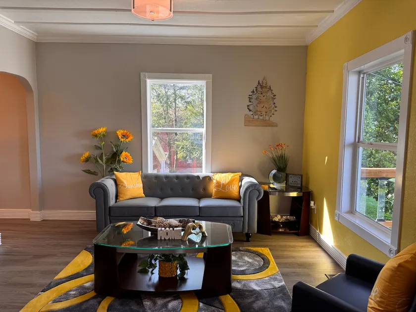 Luxury RiverView SunFlower Vacation Home - Image 1