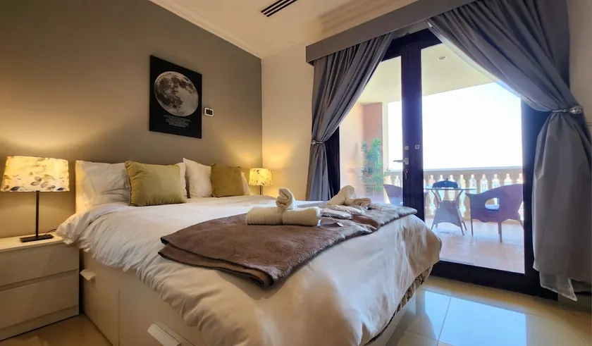 Sea View Balcony, Calma Bay Studio In Pearl - Image 1