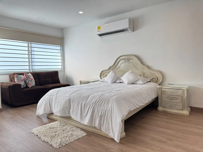 Comfortable, central, close to the beach - Image 1