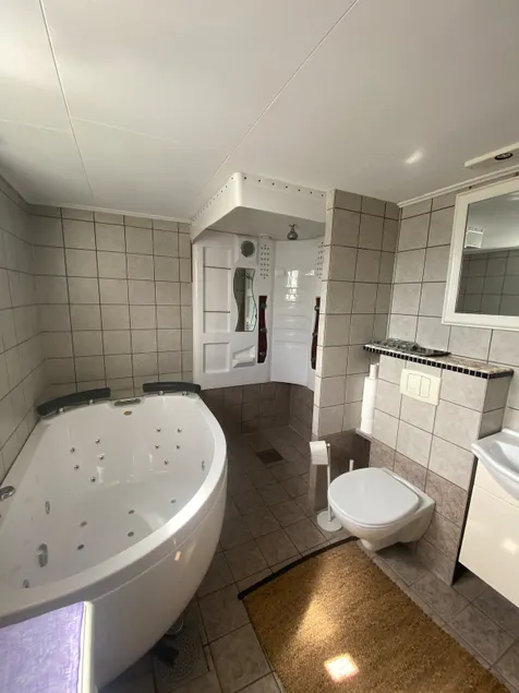 Newly renovated ground floor apartment - Image 1