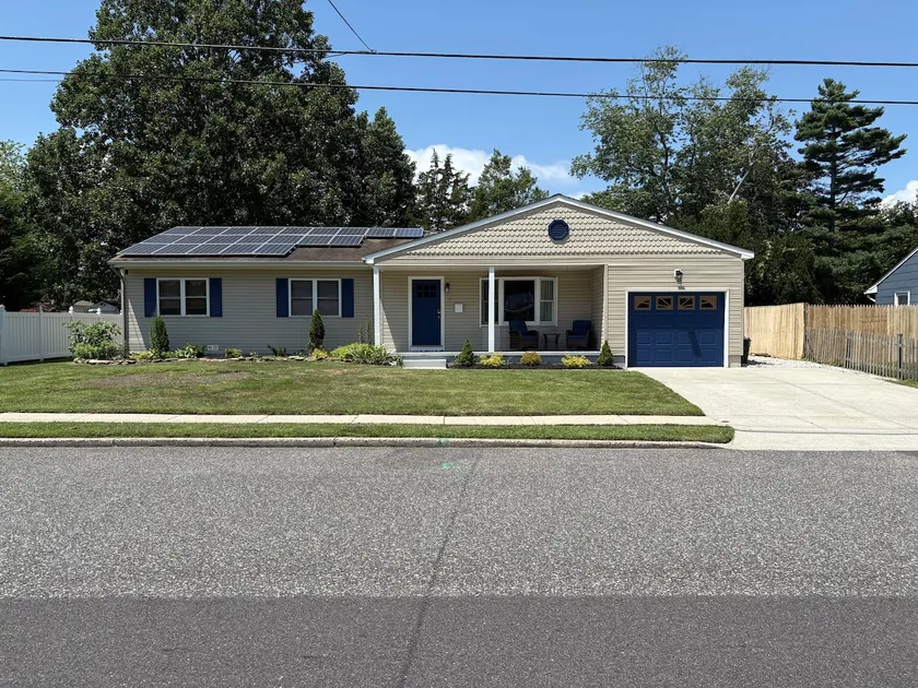 Spacious 4 bedroom house 5 minutes from Ocean City - Image 1