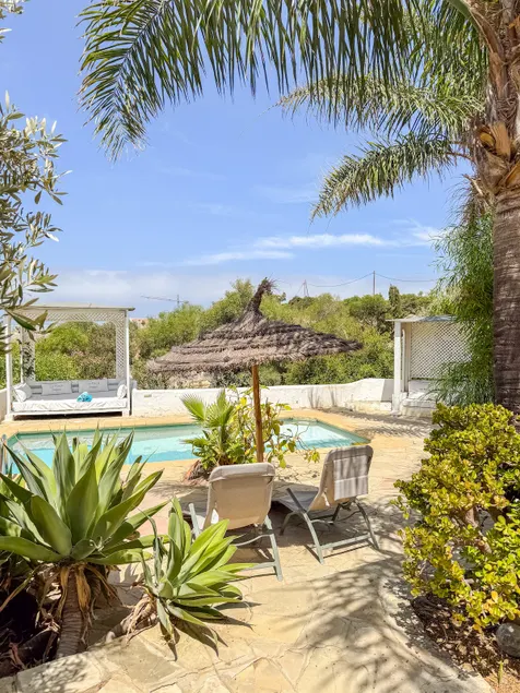 4BR Luxury Villa with Private Pool, Garden & BBQ - Image 1
