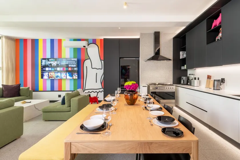 Cheeky Chic City Splendour for 4! - Image 1