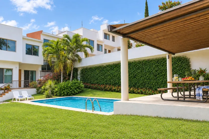House for 8 | 2 pools | 6 minutes from downtown - Image 1