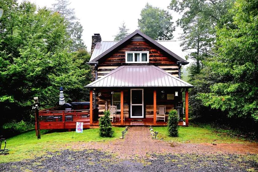 Unique Log Cabin/Private/HOT TUB! The Bird's Nest - Image 1
