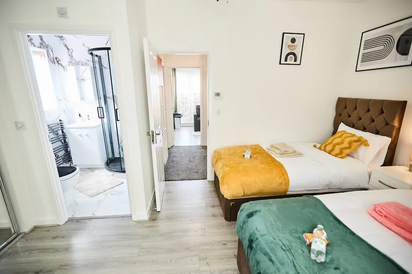 Ampee Guest Suite-Free Parking - Image 1
