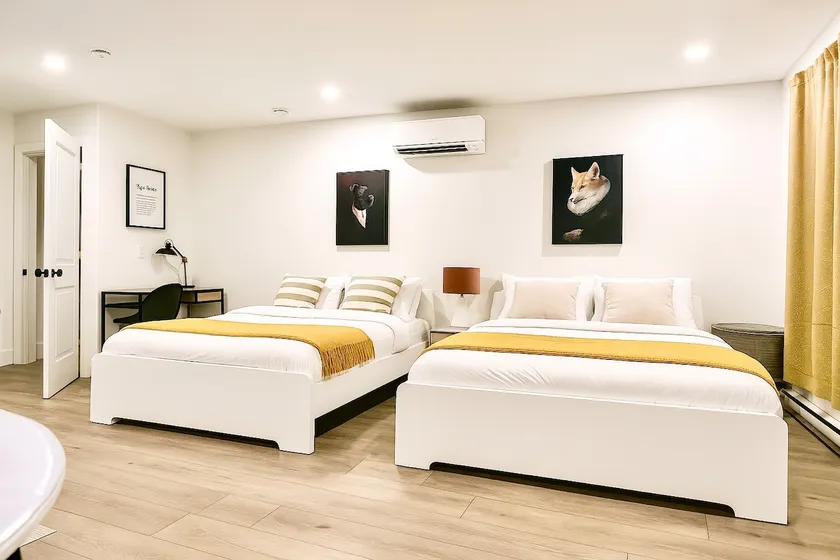 Entire Suite｜AC｜2Queen Bed｜Laundry｜Free St parking - Image 1