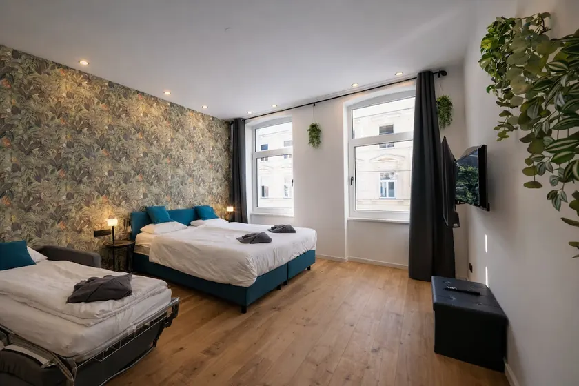 Jungle, Cozy Apartment, Parking, EV Charger - Image 1