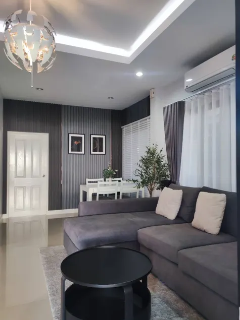 A single house on the corner for privacy - Image 1