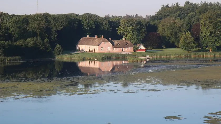 Beautiful studio by Holmgård Lake - Image 1