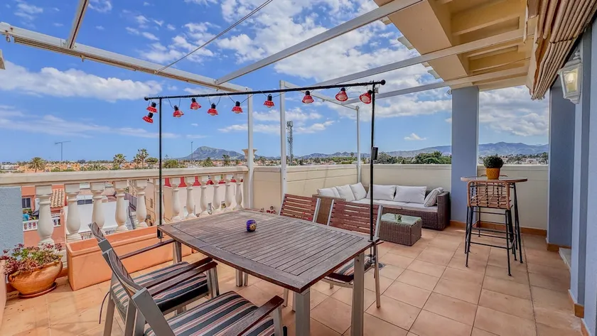 Beachfront penthouse - relax and telework - Image 1