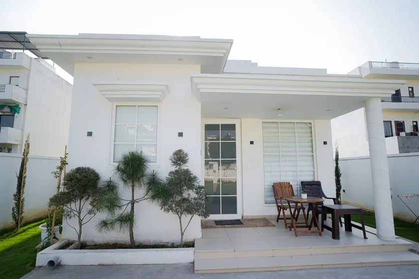 Apricot Garden Cottage • Fast WiFi • Secure Estate - Image 1