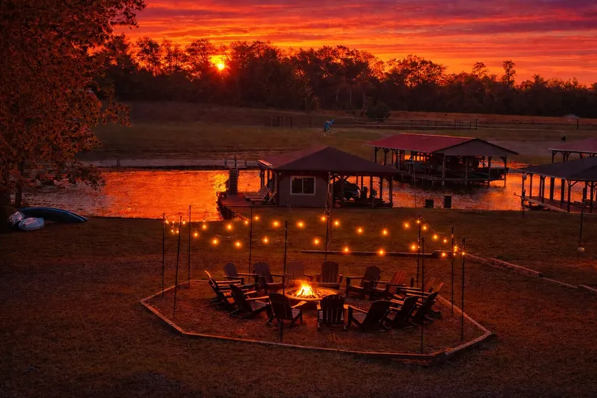 Camp Oak - Family Friendly Lakehouse - Sleeps 25 - Image 1