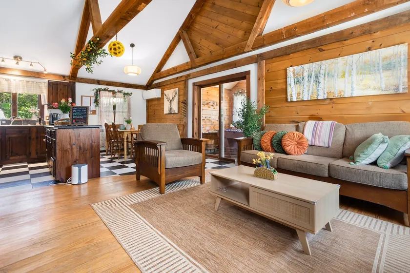 Surprise Lodge/Sauna /Near Plum Island &3 beaches - Image 1