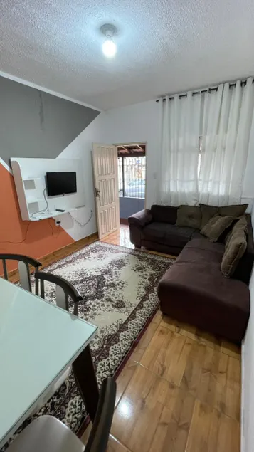 Cozy house with backyard – Near downtown - Image 1