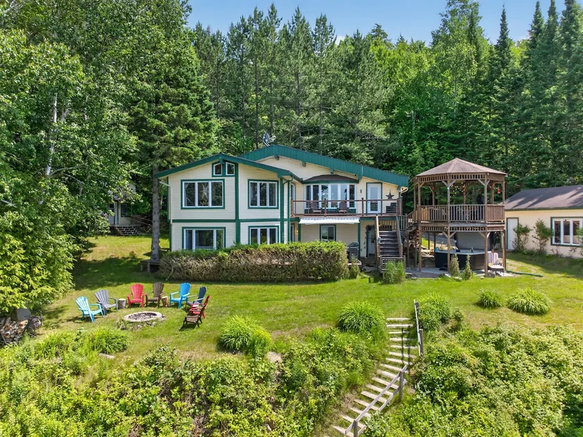 Spa & Waterfront - Chalet le Colibri - Image 1