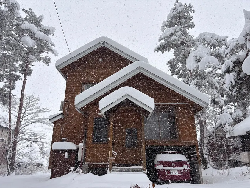 Snow globe cabin with car 一棟貸し切りの別荘 - Image 1