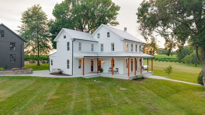 5 BedR with Hot tub, Fire pit & Pickle Ball Court - Image 1