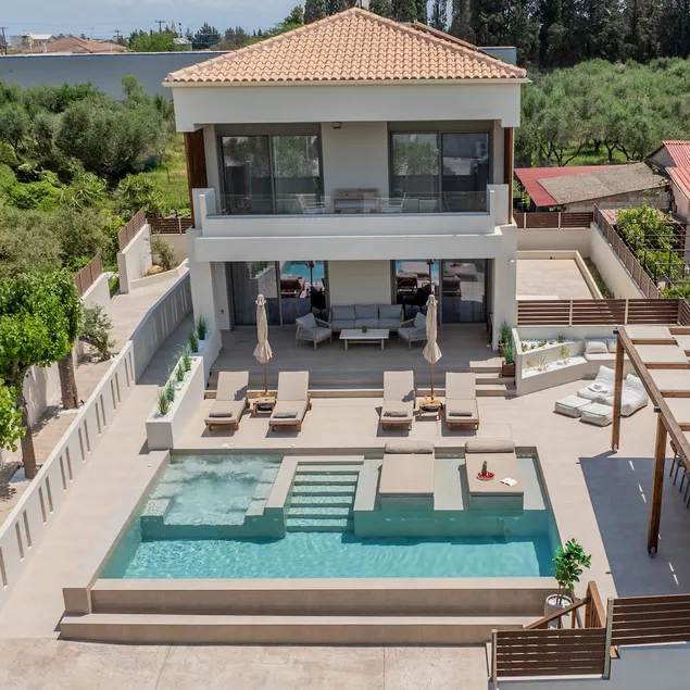 Cantouni Villa, Luxury 5BR Retreat with Heated Pool & Jacuzzi Near Town by Villa Mana Gers - Image 1