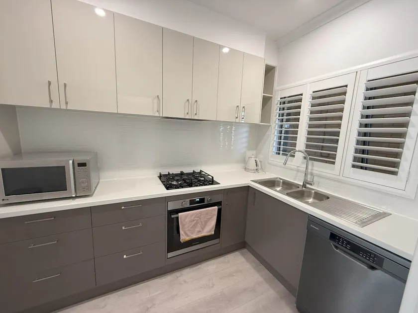 Happy BNB at Beach side semaphore park - Image 1