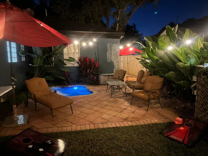 5-STAR 2 Bdrm HOUSE w/ KING BED+HotTub+Fenced Yard - Image 1