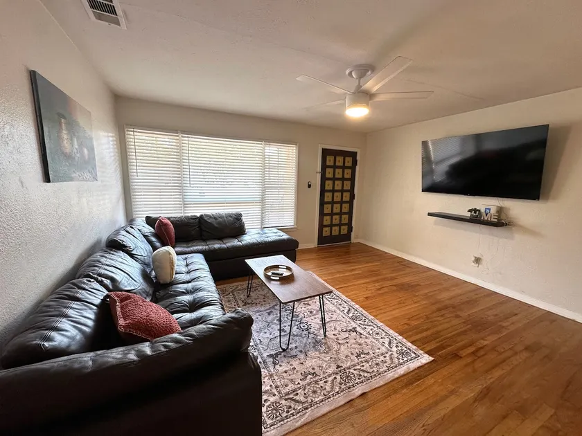 Sleeps 6: Dog & Family Friendly! Large Yard | EV - Image 1