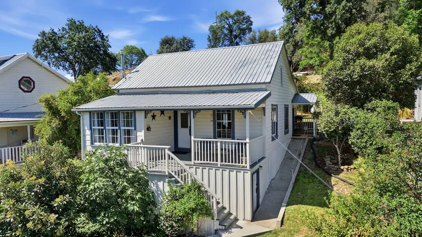 The Honey Haus - Image 1