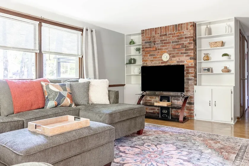 Two Bedroom Lower Unit in Orchard Park - Image 1