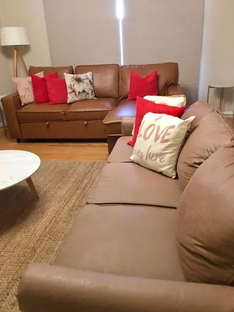 Large Bright 2 Bedroom w L Deck & One Free Parking - Image 1