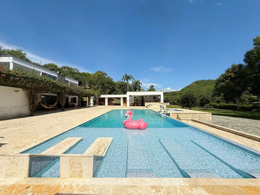 Large estate in San Jerónimo with a Jacuzzi - Image 1